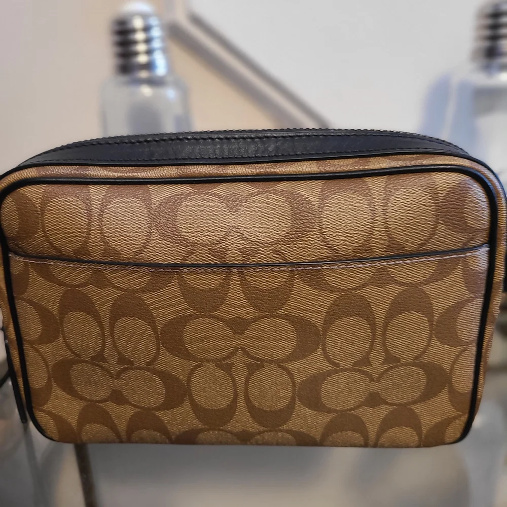 Coach Men/Women Signature Canvase Messanger Bag in Brown and Black/Unisex - Picture 2 of 13